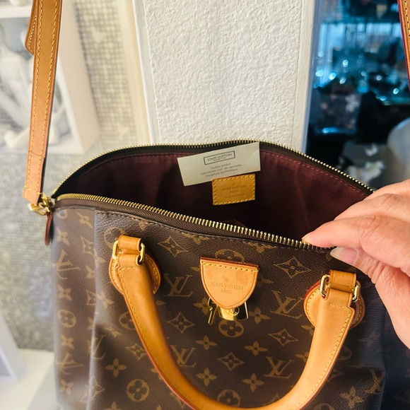 Louis Vuitton - Picture 4 of 6